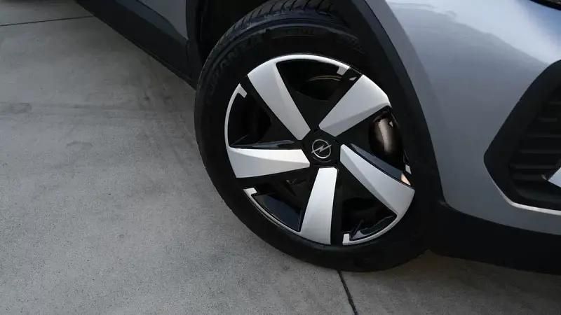 Usado Opel Crossland X Business Edition 83 HP (61 kW) 2021 Cinzento SUV