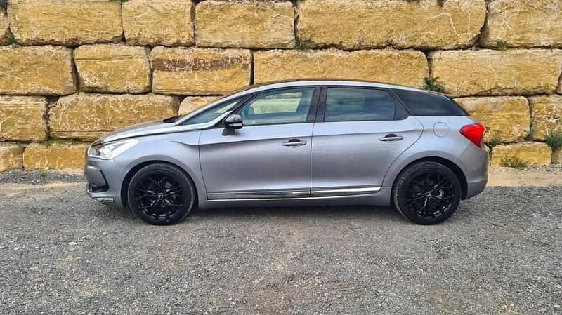 Usado DS Automobiles DS5 Be Chic 120 HP (88 kW) 2018 Cinzento (metalizado) Citadino