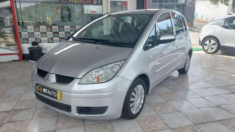 Usado Mitsubishi Colt Invite 75 HP (55 kW) 2006 Cinzento Citadino