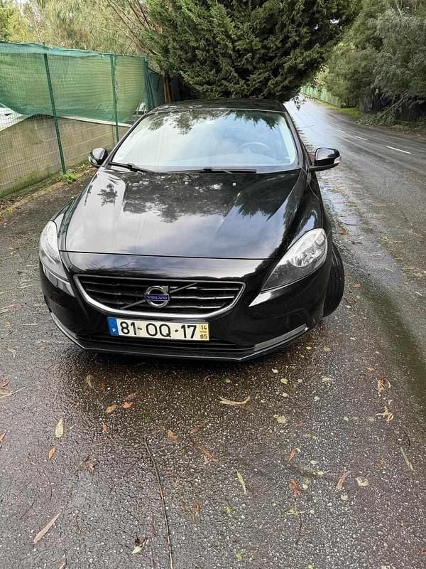 Usado Volvo V40 114 HP (83 kW) 2014 Preto Citadino