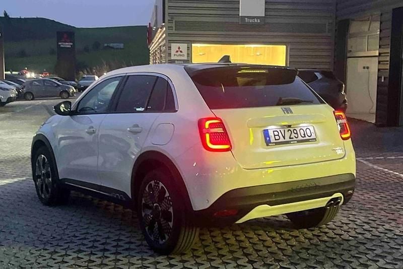 Usado Fiat 600 La Prima 136 HP (100 kW) 2025 Branco SUV