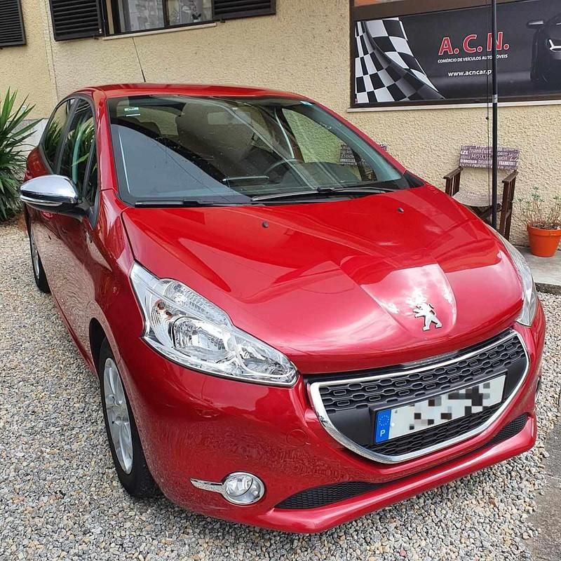 Vermelho Usado 2015 Peugeot 208 Citadino | € 11.750 (Caro) - Imagem 1/4