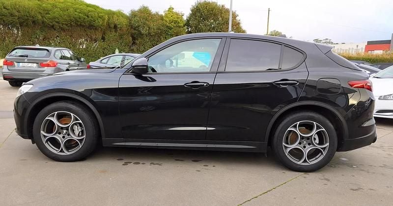 Usado Alfa Romeo Stelvio Sprint 190 HP (139 kW) 2023 Preto SUV