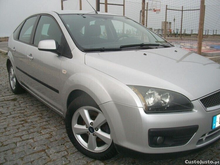 Usado Ford Focus 110 HP (80 kW) 2006 Cinza Citadino