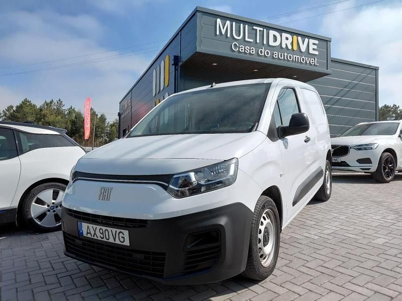 Branco Usado 2023 Fiat Doblò Monovolume | € 16.999 (Preço justo) - Imagem 1/4