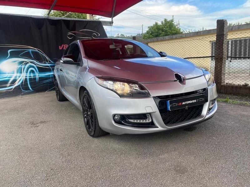 Usado Renault Mégane III 130 HP (95 kW) 2013 Cinzento Coupé