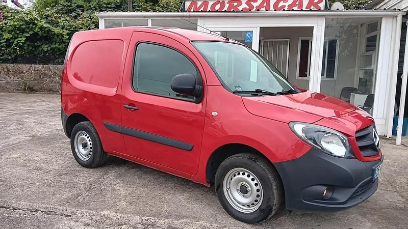 Vermelho Usado 2018 Mercedes Citan 108 Sedan | € 12.300 - Imagem 1/4