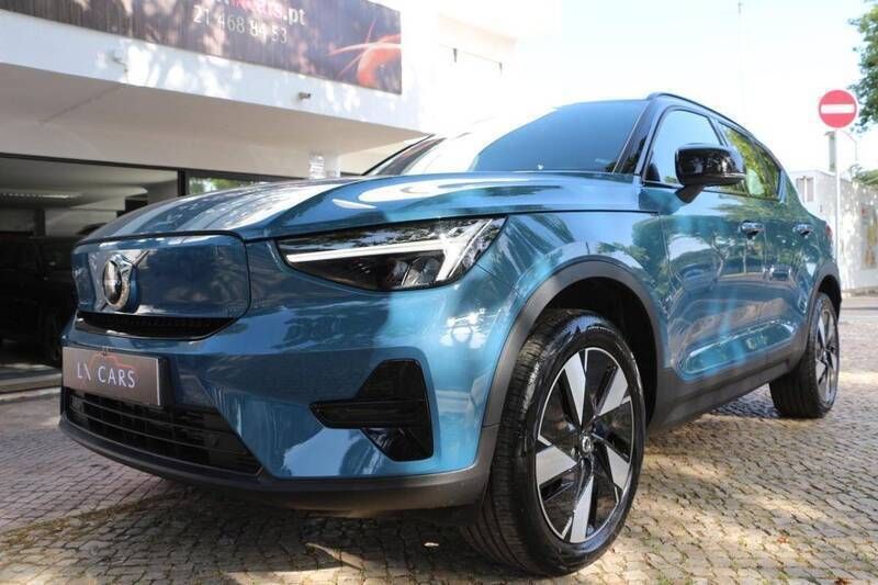 Azul Novo 2024 Volvo XC40 SUV | € 42.990 (Preço justo) - Imagem 1/4