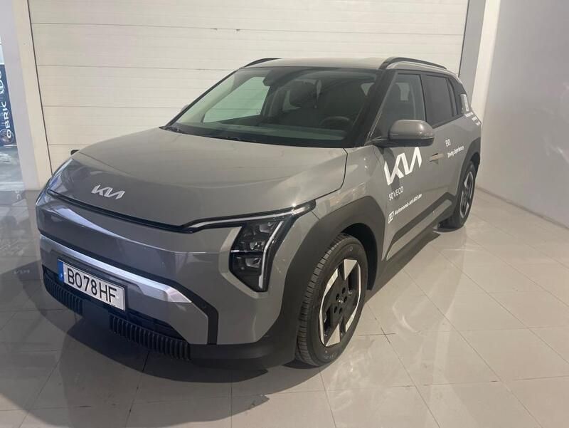 Cinza Usado 2024 Kia EV3 3 SUV | € 36.400 - Imagem 1/4