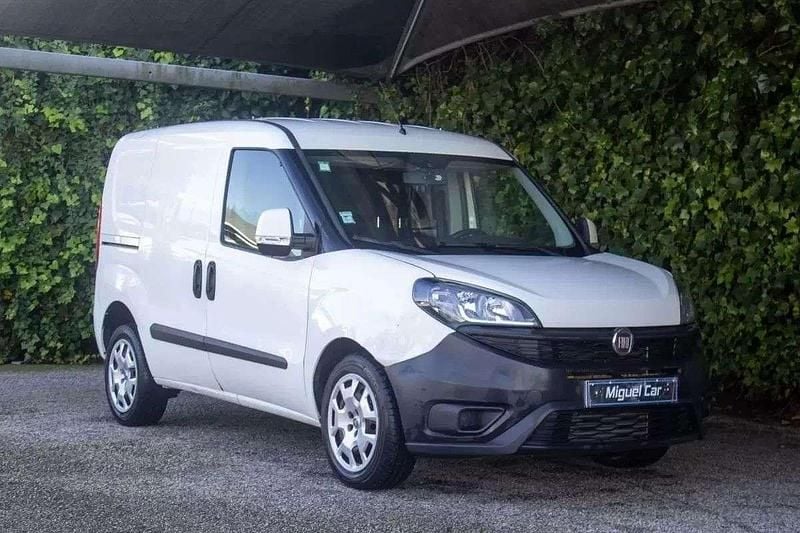 Branco Usado 2017 Fiat Doblò Monovolume | € 9.750 (Bom preço) - Imagem 1/4
