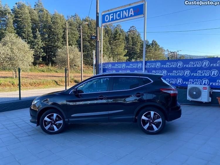 Preto Usado 2015 Nissan Qashqai N-Connecta SUV | € 14.900 (Preço justo) - Imagem 1/1