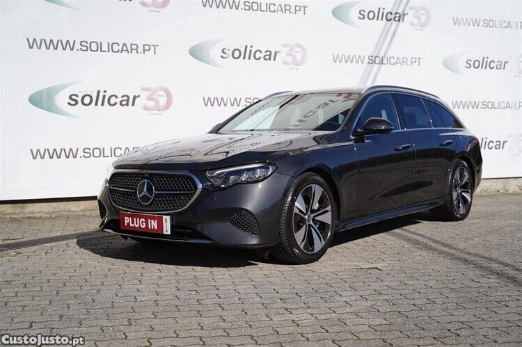 Cinza Usado 2023 Mercedes E300 | € 63.500 - Imagem 1/1