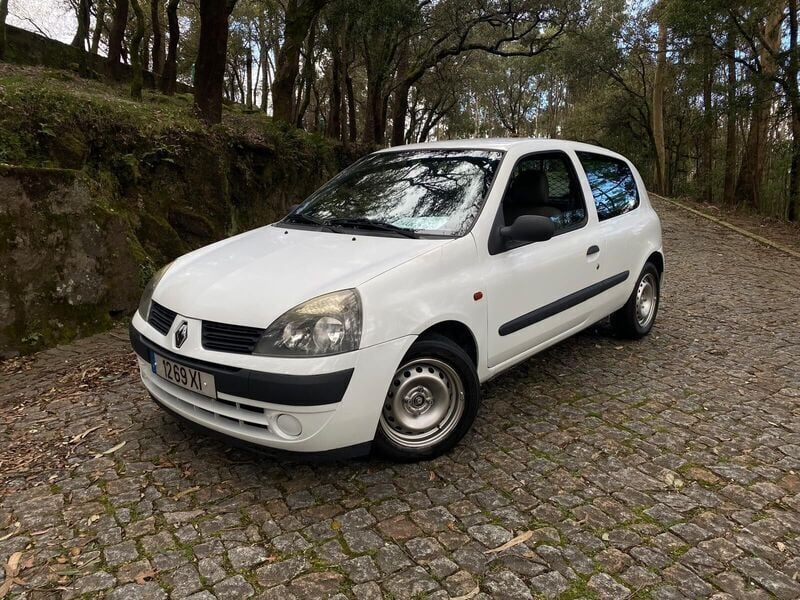 Usado Renault Clio II 65 HP (47 kW) 2004 Branco