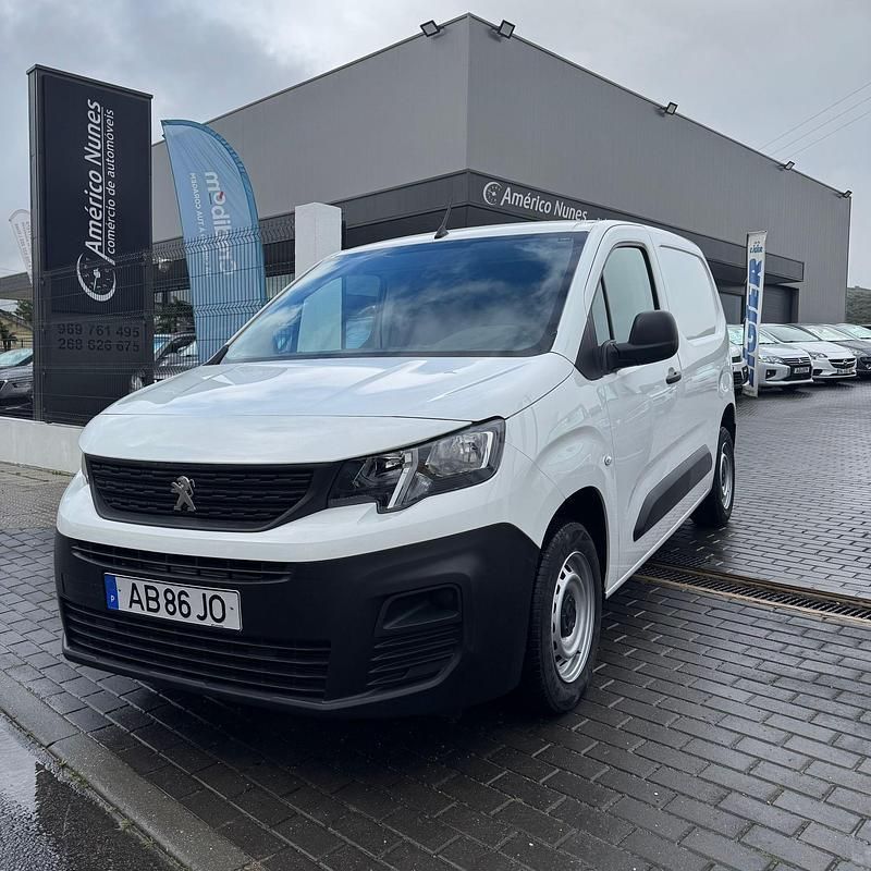 Branco Usado 2020 Peugeot Partner Premium Van | € 14.500 (Preço elevado) - Imagem 1/4