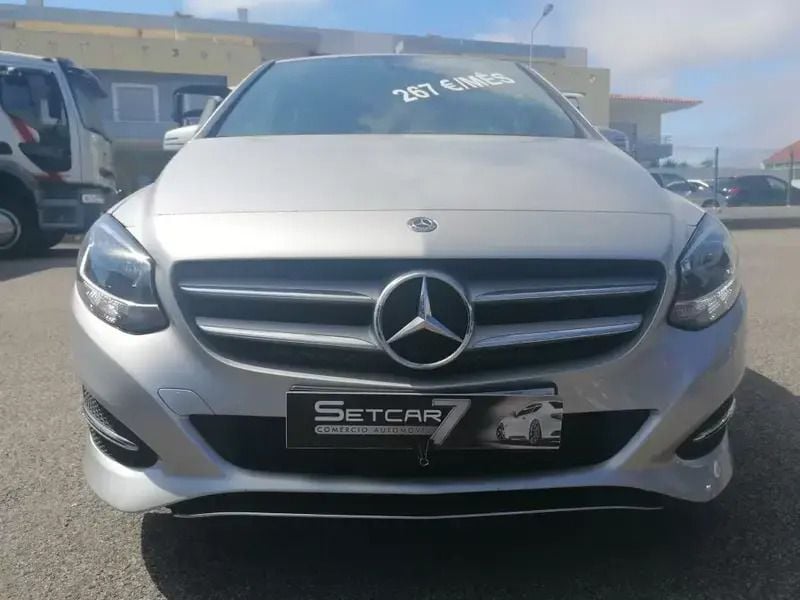 Usado Mercedes B180 Style 109 HP (80 kW) 2017 Outra Monovolume
