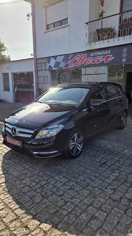 Preto Usado 2012 Mercedes 180 Sedan | € 11.650 (Preço justo) - Imagem 1/4