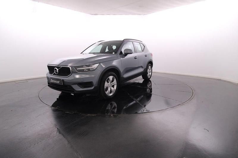 Cinza Usado 2021 Volvo XC40 Momentum SUV | € 30.900 (Preço justo) - Imagem 1/4