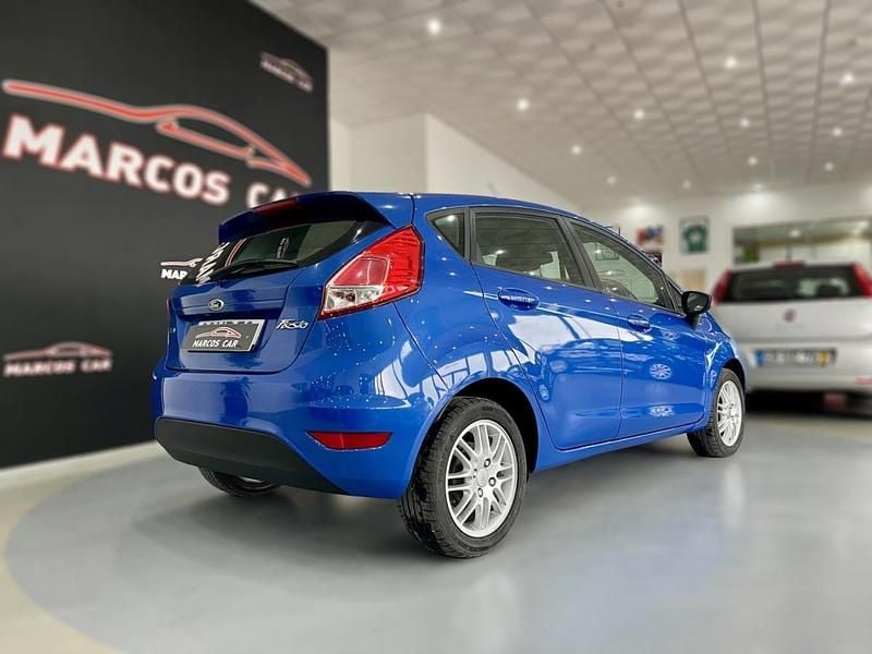 Usado Ford Fiesta Trend 80 HP (58 kW) 2013 Azul Citadino