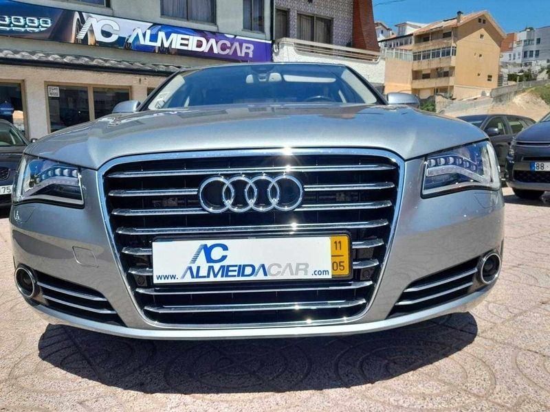 Cinzento Usado 2011 Audi A8 Exclusive Sedan | € 17.990 - Imagem 1/4