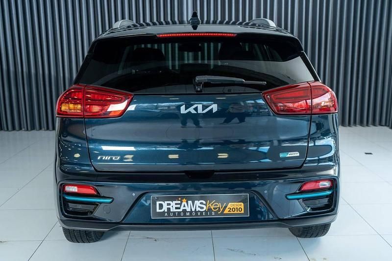 Usado Kia e-Niro 150 kW (204 HP) 2022 Azul SUV