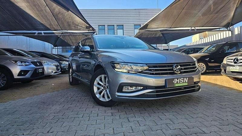Cinza Usado 2021 VW Passat Business Carrinha | € 20.400 (Preço justo) - Imagem 1/4