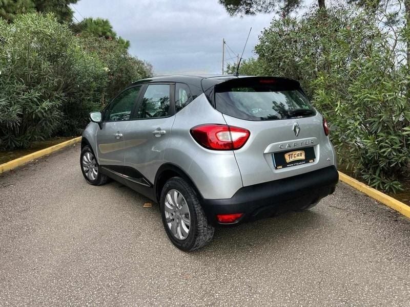Usado Renault Captur 110 HP (80 kW) 2016 Cinzento SUV
