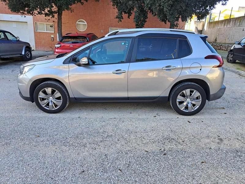 Usado Peugeot 2008 82 HP (60 kW) 2018 Cinzento SUV