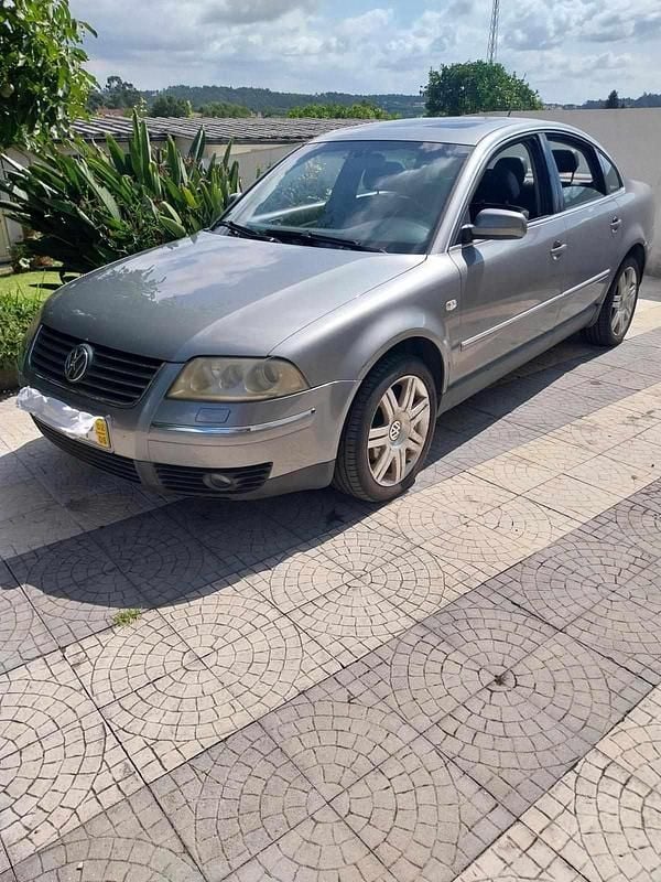 Cinzento Usado 2002 VW Passat Sedan | € 3.750 (Preço elevado) - Imagem 1/4