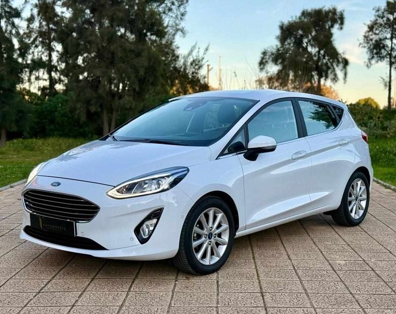 Branco Usado 2019 Ford Fiesta Citadino | € 13.900 (Preço justo) - Imagem 1/4