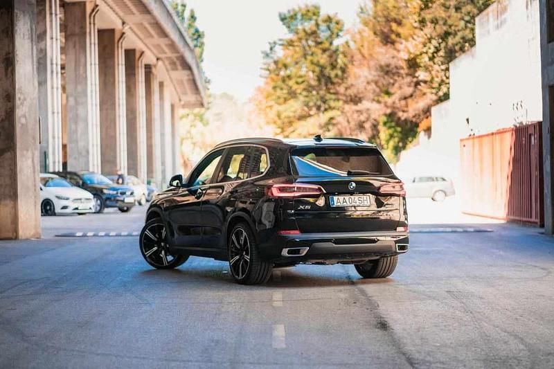 Preto Usado 2020 BMW X5 iPerformance SUV | € 56.950 - Imagem 1/4