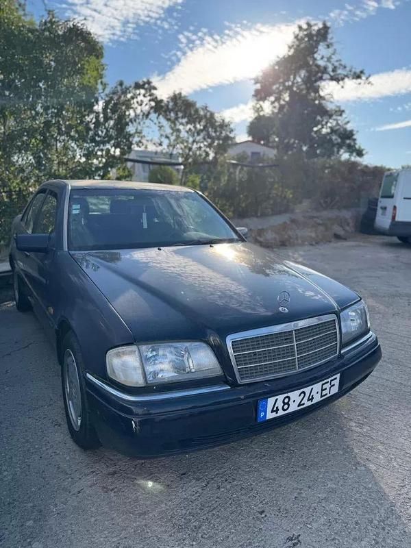 Azul Usado 1994 Mercedes C220 Sedan | € 3.000 - Imagem 1/4