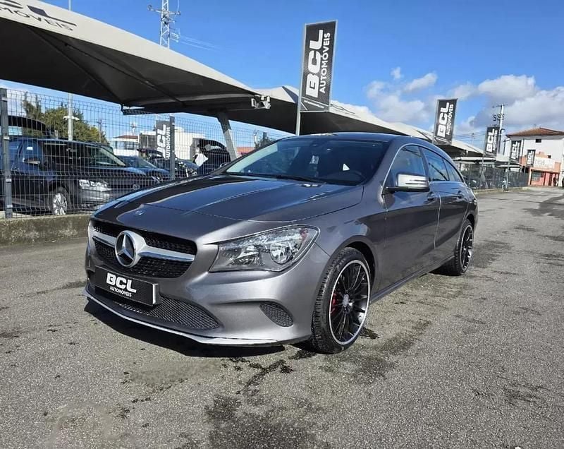 Usado Mercedes CLA180 Shooting Brake Style 116 HP (85 kW) 2016 Cinzento Carrinha