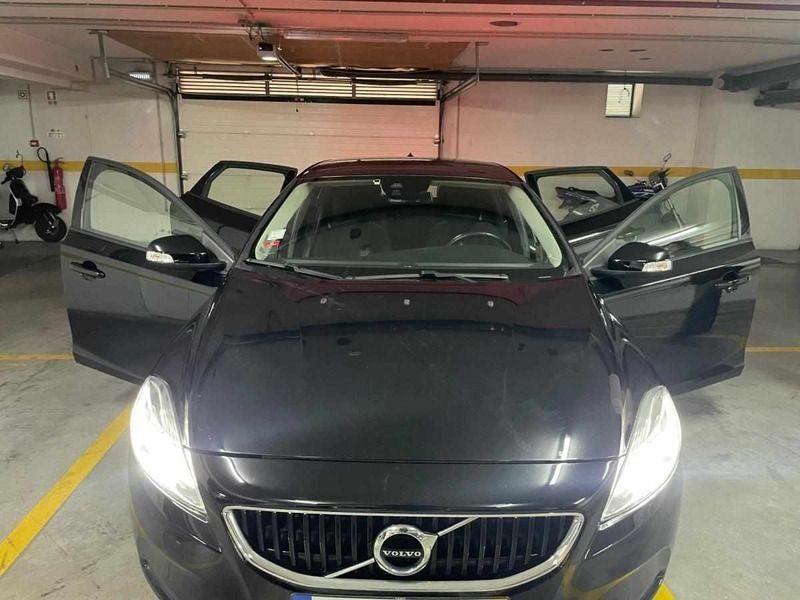 Preto Usado 2018 Volvo V40 Carrinha | € 18.900 (Preço justo) - Imagem 1/4