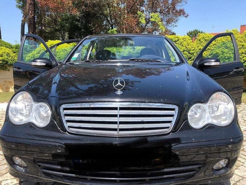 Usado 2006 Mercedes C220 Sedan | € 9.900 - Imagem 1/4