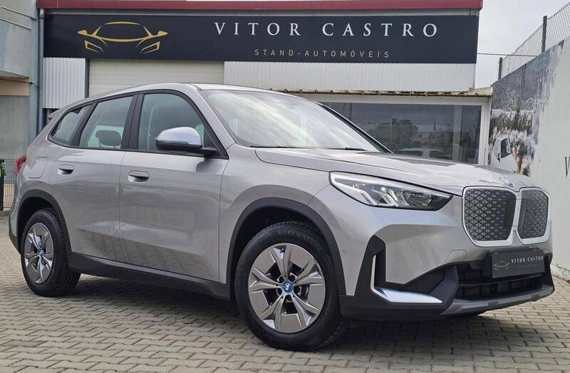 Cinza Usado 2024 BMW iX1 SUV | € 44.890 (Preço justo) - Imagem 1/4
