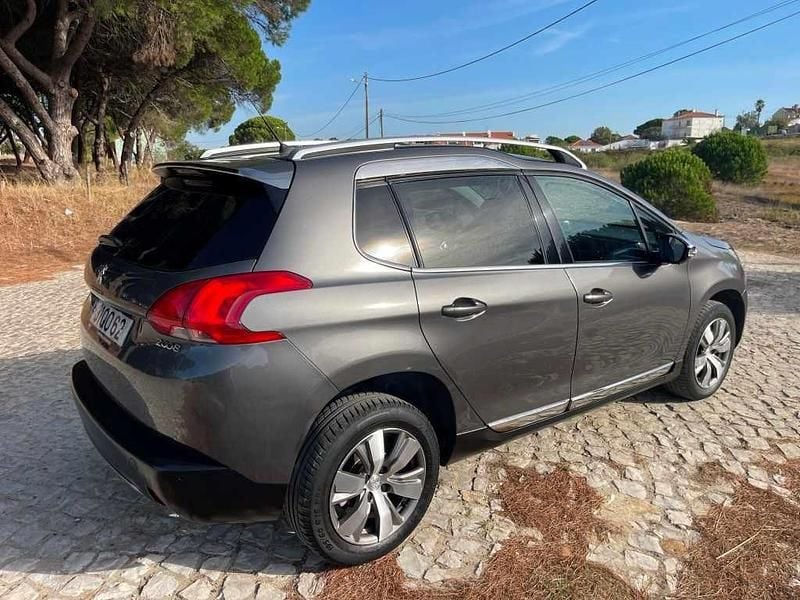 Usado Peugeot 2008 92 HP (67 kW) 2015 Cinzento SUV