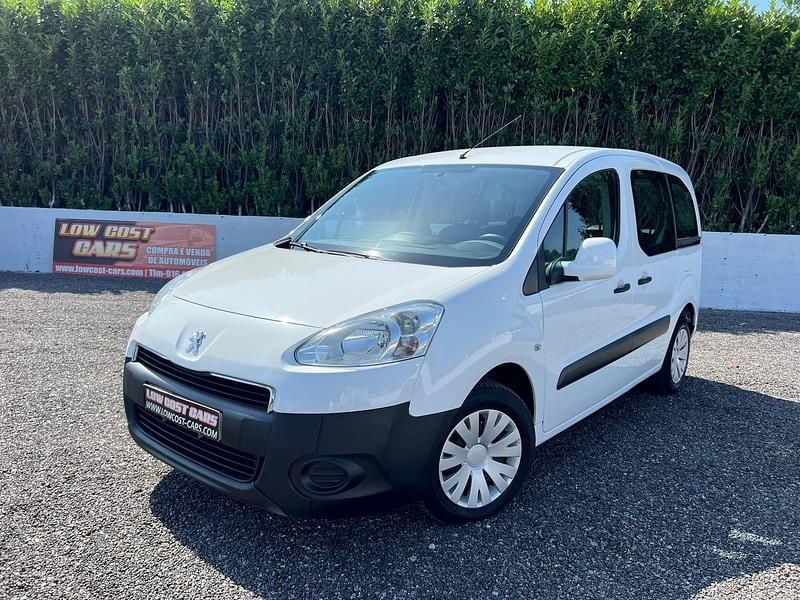 Branco Usado 2014 Peugeot Partner Family Monovolume | € 9.990 (Caro) - Imagem 1/4