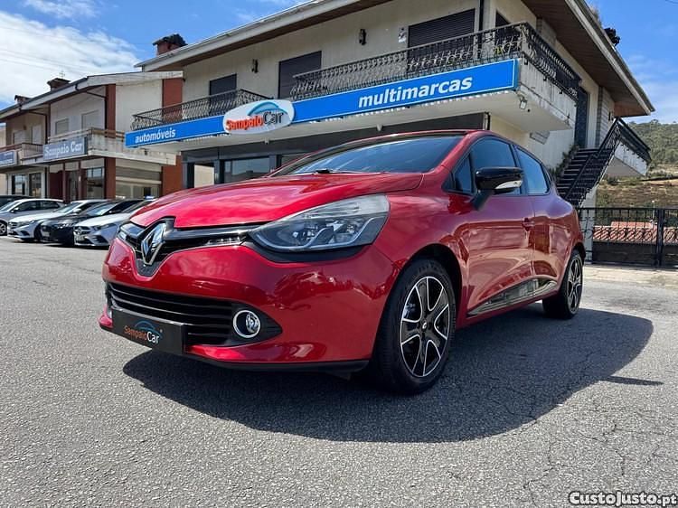 Vermelho Usado 2015 Renault Clio IV LIMITED | € 10.490 (Preço justo) - Imagem 1/1