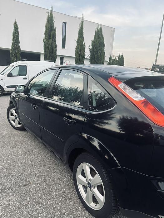 Usado 2005 Ford Focus Sedan | € 2.650 (Preço justo) - Imagem 1/4