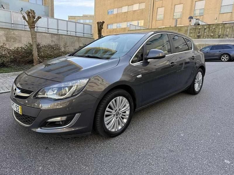 Usado Opel Astra Cosmo 110 HP (80 kW) 2015 Cinza escuro