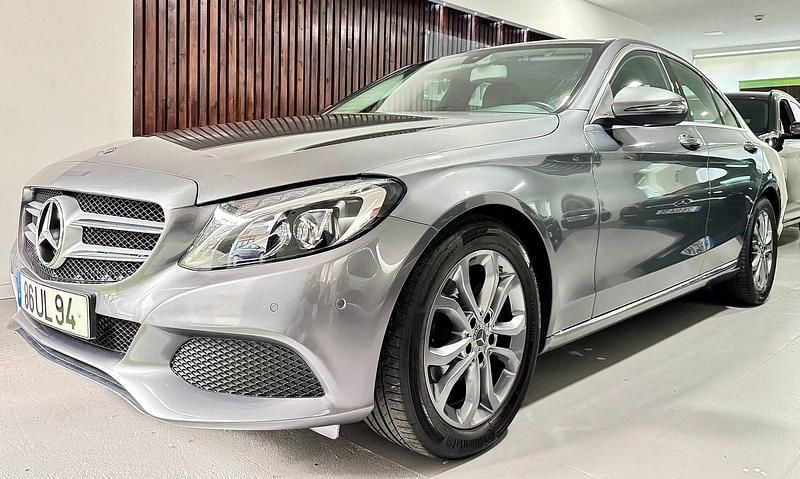 Cinza Usado 2018 Mercedes C200 Avantgarde Sedan | € 19.900 (Preço justo) - Imagem 1/4