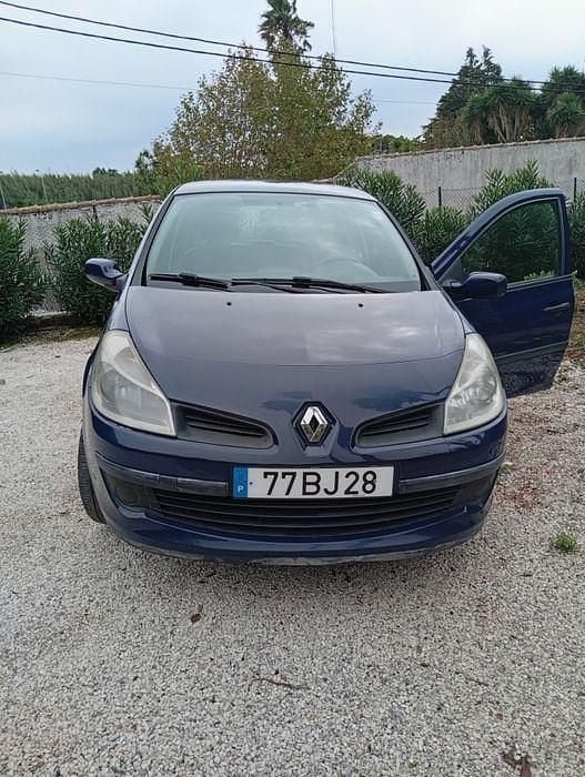 Usado 2006 Renault Clio II Sedan | € 2.900 (Preço justo) - Imagem 1/4