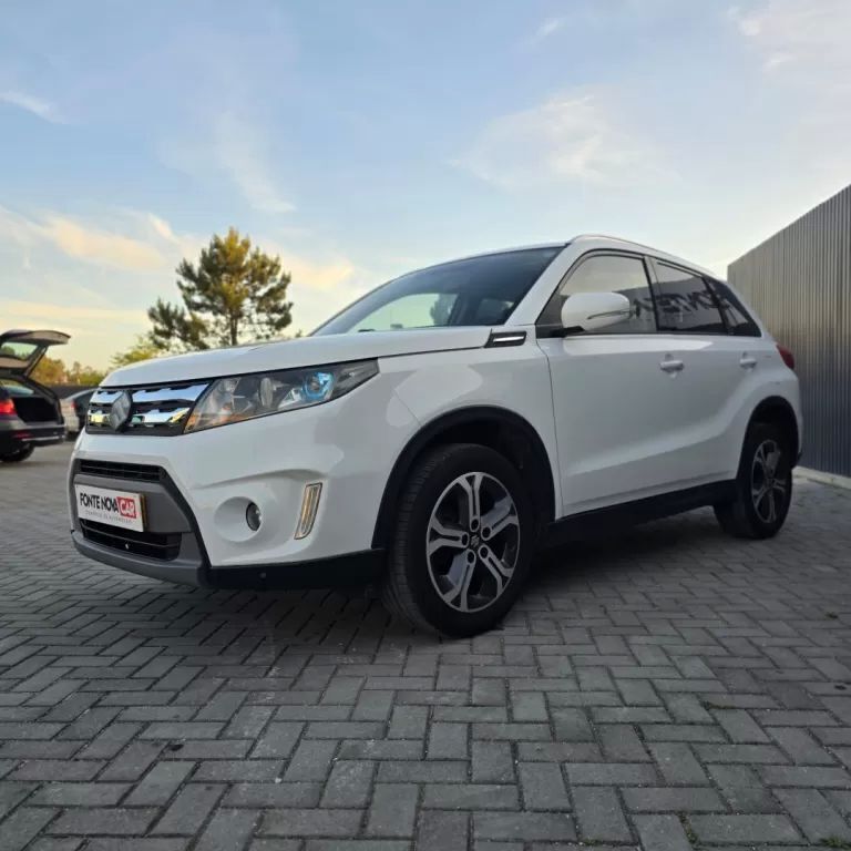Branco Usado 2015 Suzuki Vitara SUV | € 12.450 - Imagem 1/4