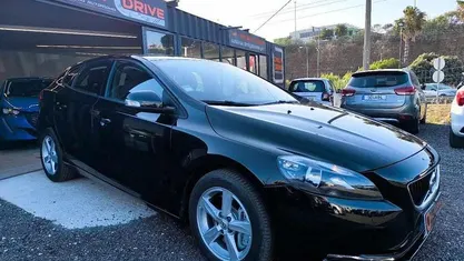 Preto Usado 2017 Volvo V40 Citadino | € 12.750 (Bom preço)