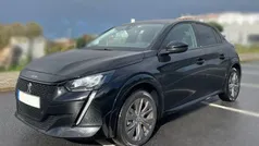 Preto Usado 2023 Peugeot e-208 Allure Citadino | € 22.650 (Preço justo)