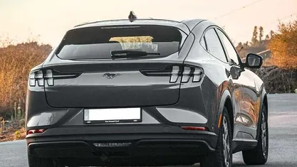 Cinza Usado 2021 Ford Mustang Mach-E SUV | € 28.750 (Preço justo)