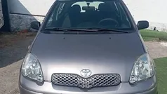 Cinza Usado 2004 Toyota Yaris | € 3.480 (Preço justo)