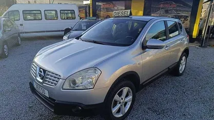 Usado Nissan Qashqai Acenta 106 HP (77 kW) 2010 Cinza SUV