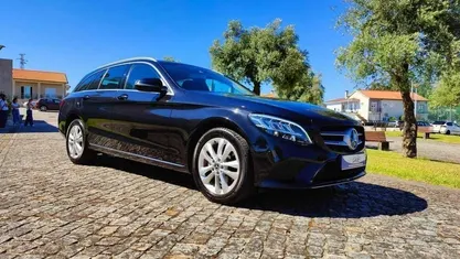 Usado Mercedes C180 122 HP (89 kW) 2019 Preto (metalizado) Carrinha