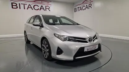 Cinzento Usado 2015 Toyota Auris Touring Sports Carrinha | € 13.950 (Preço justo)